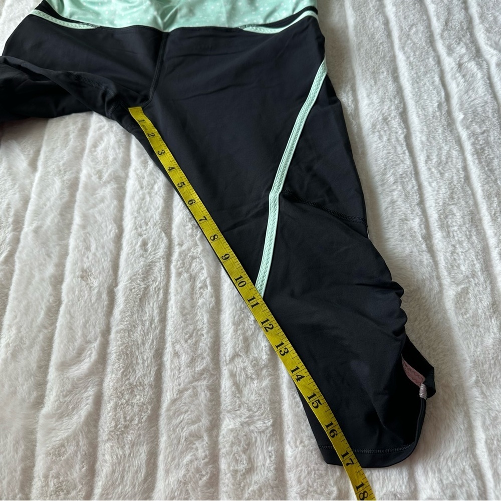 (0088) Lululemon Cropped Pants Size 8 - Picture 4 of 7